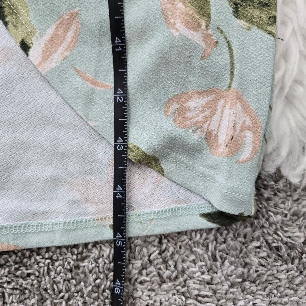 GILLI Floral Midi Dress. Color: Sage Multi. Size Medium. New.